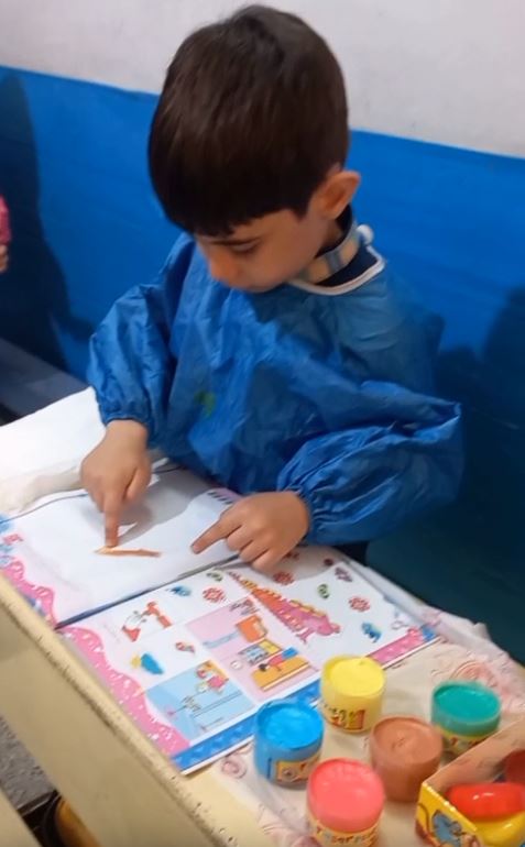 نقاشی بارنگ انگشتی
