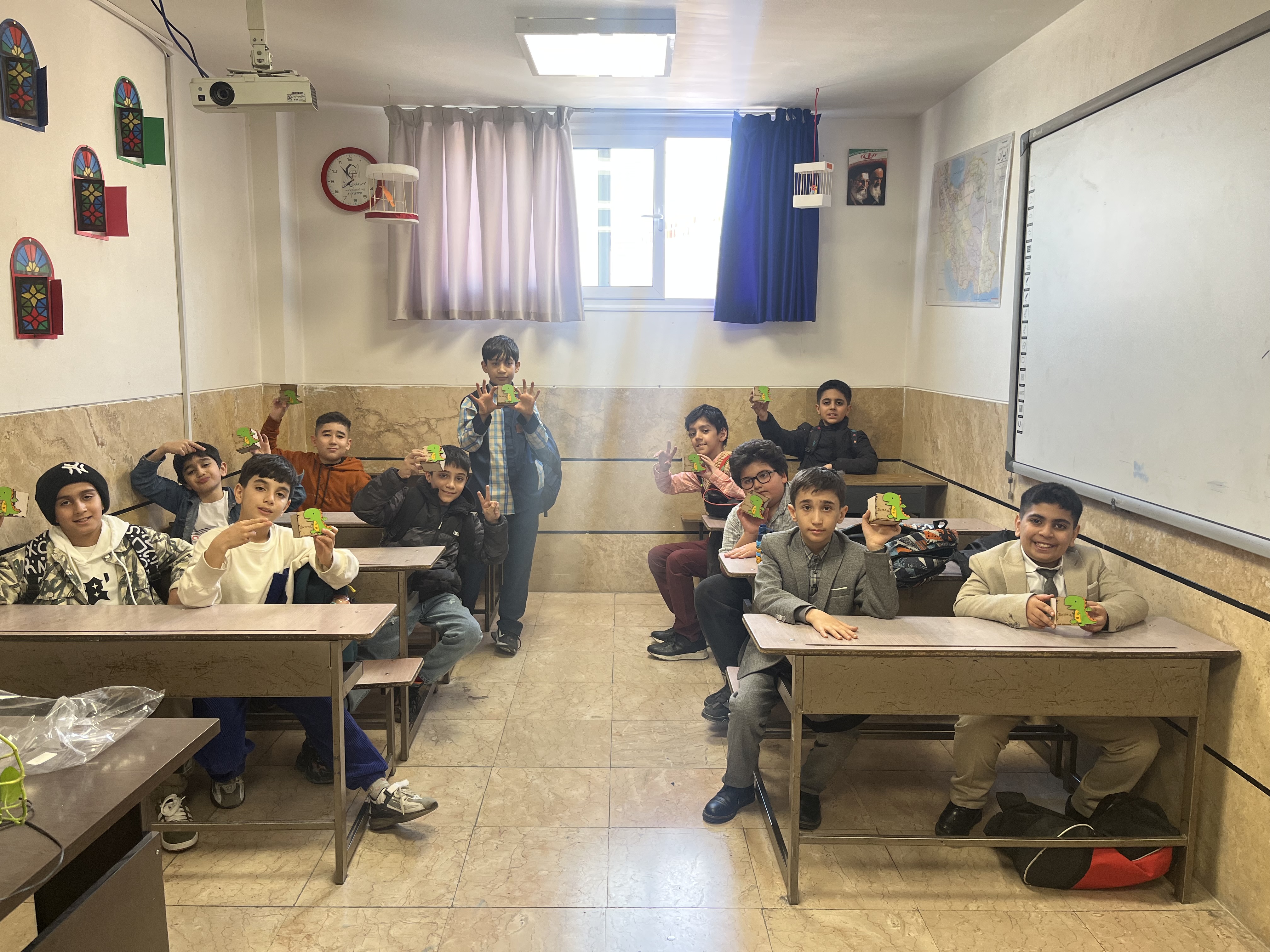 اردوي پايان سال به همراه هديه هاي ويژه به دانش آموزان عزيزم كلاس چهارم ب